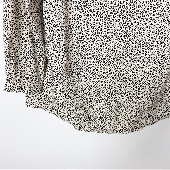 Chelsea & Theodore Animal Print Blouse Tan Medium - Picture 4 of 4